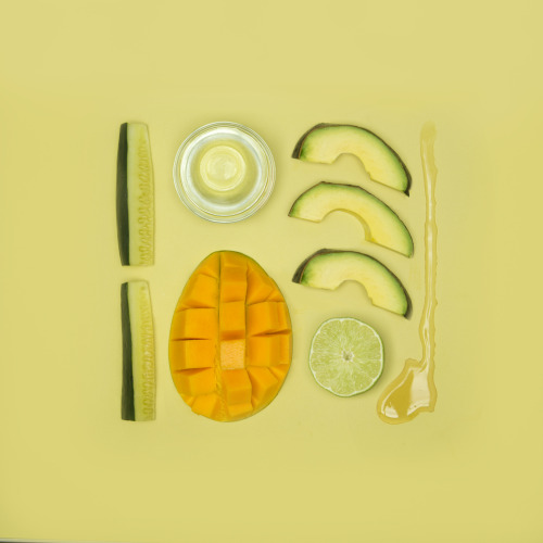 INGREDIENTS
“1/3 avocado
1/3 mango
1/3 cucumber
Juice from ½ lime
½ cup coconut water
1 tsp honey
”
INSTRUCTIONS
Ultra fresh summer flavor. Mix and enjoy.