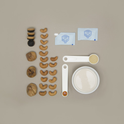 INGREDIENTS
“1 cup almond milk
3 dried figs
1 tsp liquorice root powder
1 drop vanilla extract
2 tbsp cashew nuts
”
INSTRUCTIONS
This smoothie tastes like candy while the liquorice will boost your immune system. Blend everything together, top with...