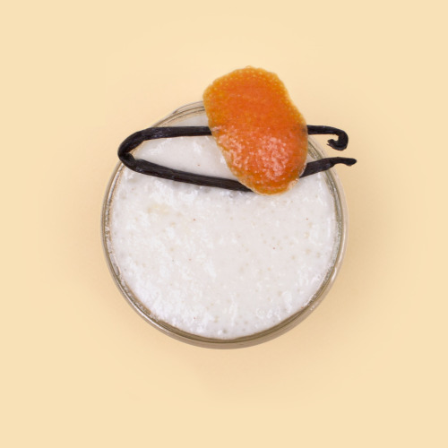 Pantone Smoothie 7506u, a tasty gradient going from zesty orange to creamy vanilla. Put your blender to work and shake up your own gradient Orange Vanilla Smoothie:
INGREDIENTS:
1/3 cup (1 scoop) @kuranutrition vanilla whey
½ medium orange
½ cup...