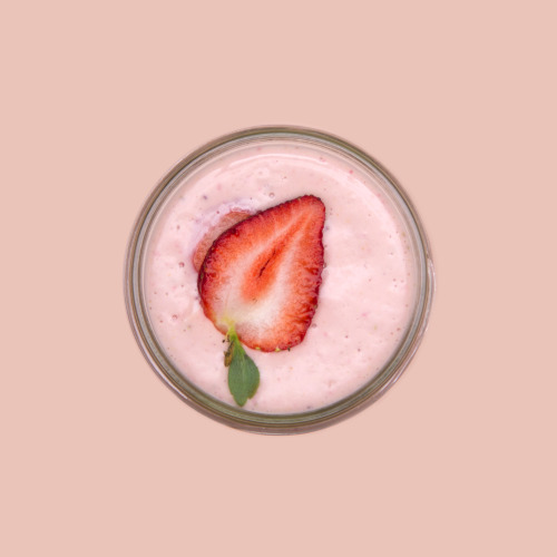 INGREDIENTS
“½ cup fresh strawberries
½ cup plain Greek yogurt
½ cup milk
¼ pineapple slice
1 tbsp creamy peanut butter
1 tsp honey
”
INSTRUCTIONS
Place the strawberries, yogurt, milk, pineapple chunk, peanut butter and honey in a blender. Puree...